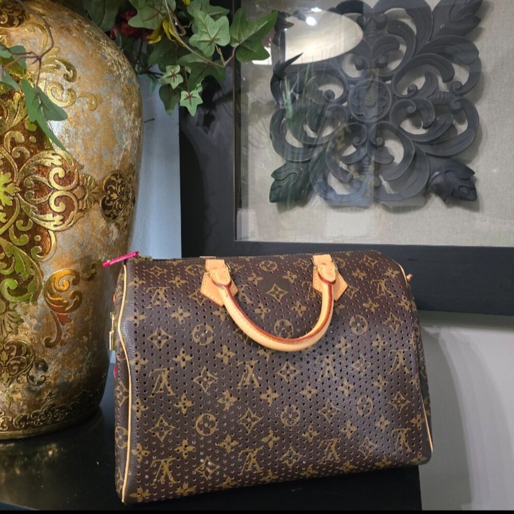 Pristine Rare Authentic Limited Edition Louis Vui… - image 4